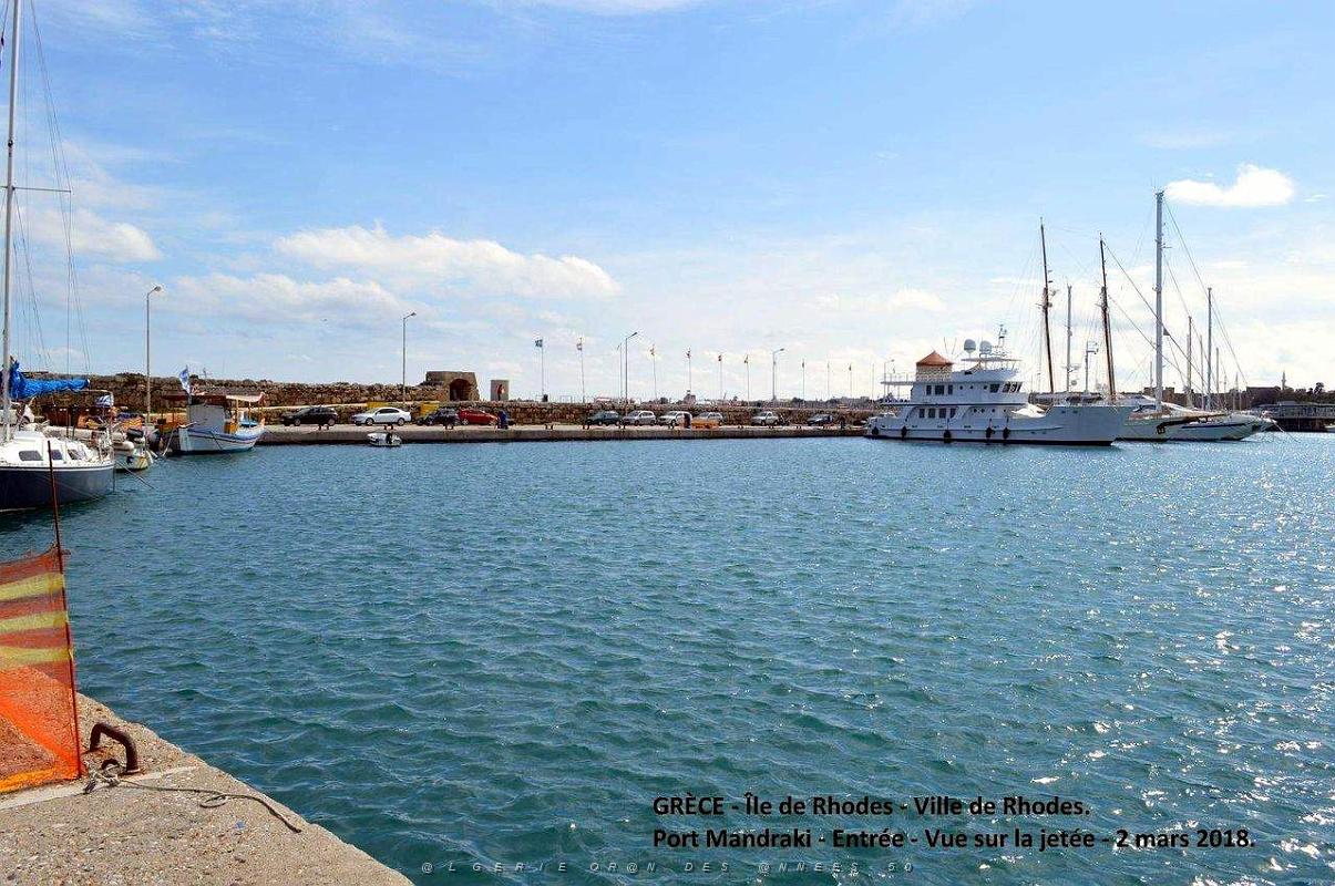 089- Rhodes ville et port d'honneur.JPG